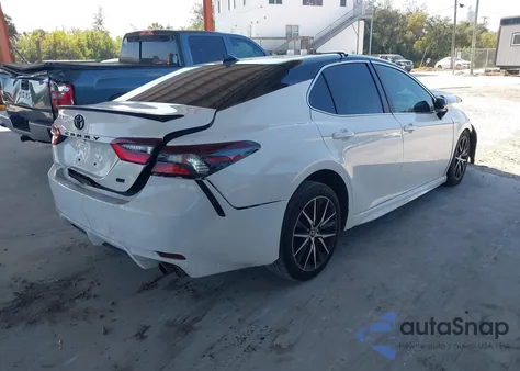 2022 Toyota Camry Se z USA, uszkodzony, nr VIN 4T1G11AKXNU019457